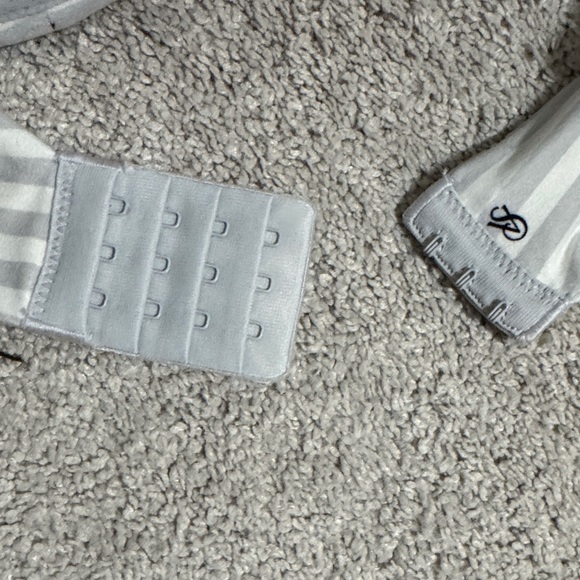 Victoria's Secret Striped Gray Lace Bra - Picture 4 of 10